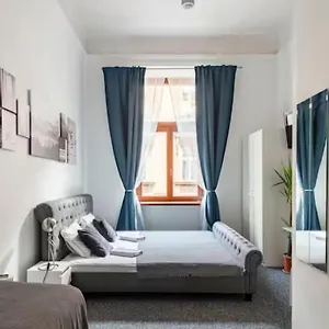  Apartahotel Hello